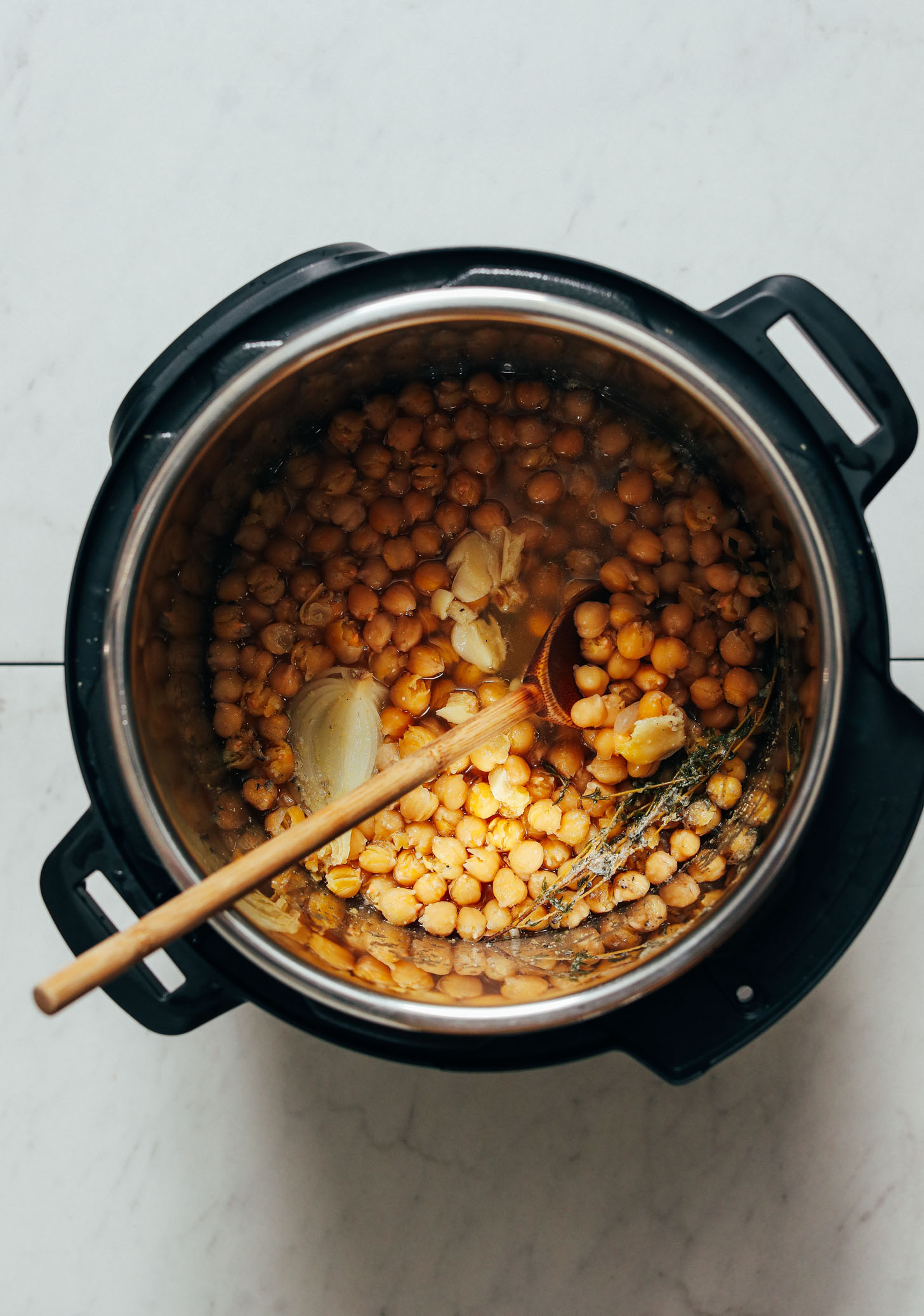 Master Instant Pot Chickpeas: Perfect Texture for Hummus & Salads